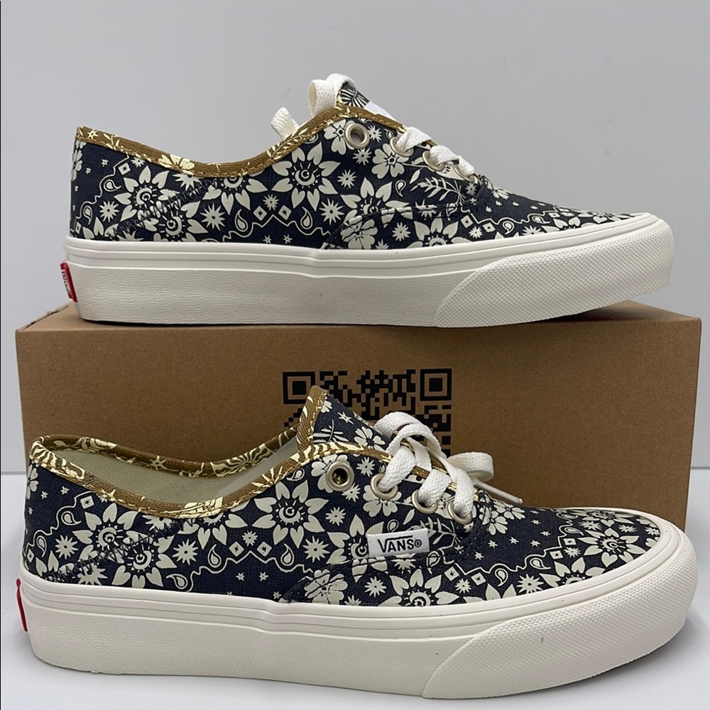 Vans WMNS Floral Black White Sneakers Authentic Vr3
Trippy Floral Asphalt/Mar